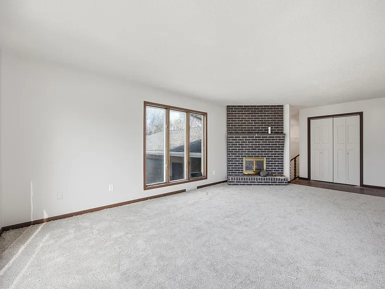 609 Lily Ln — Photo 10