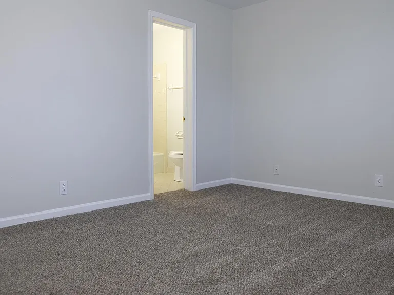 138 Academy Sq — Photo 8