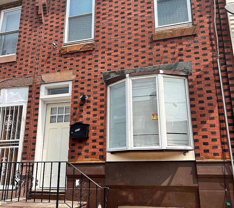 1st image of 2317 Moore St