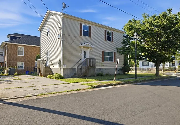 2010 Grammercy Ave — Photo 1