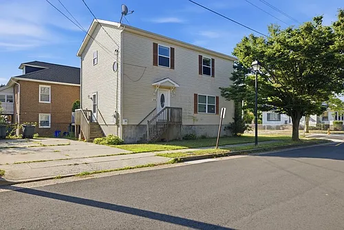 2010 Grammercy Ave Photo 1