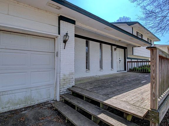 3rd image of 61 Cardinal Valley Dr