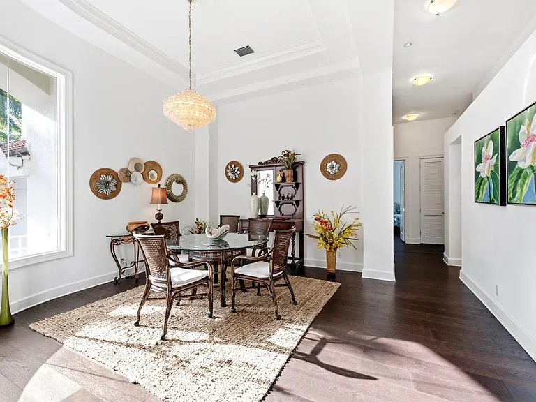 2540 Half Moon Walk — Photo 8