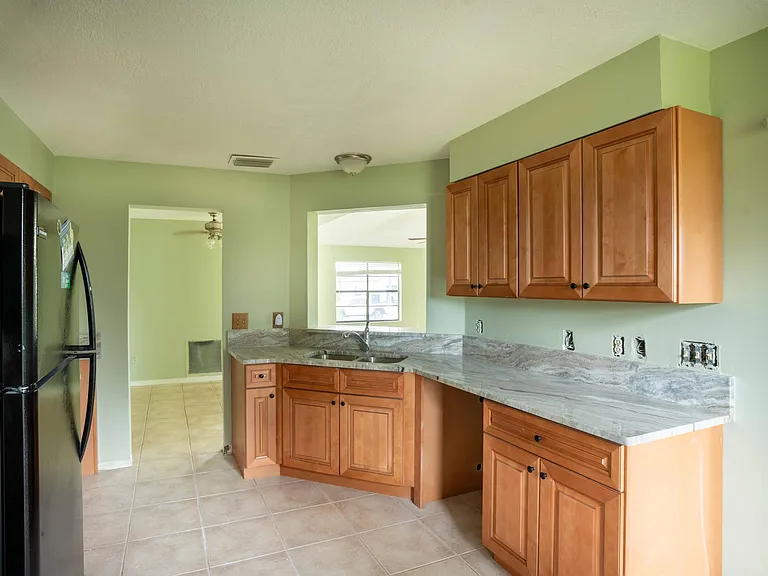 3617 SW Margela St — Photo 4