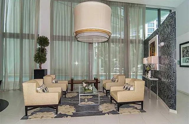 2 bed, 1700 sqft, $5,490 — Photo 3