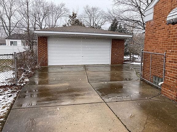 3rd image of 1724 Keats Ave