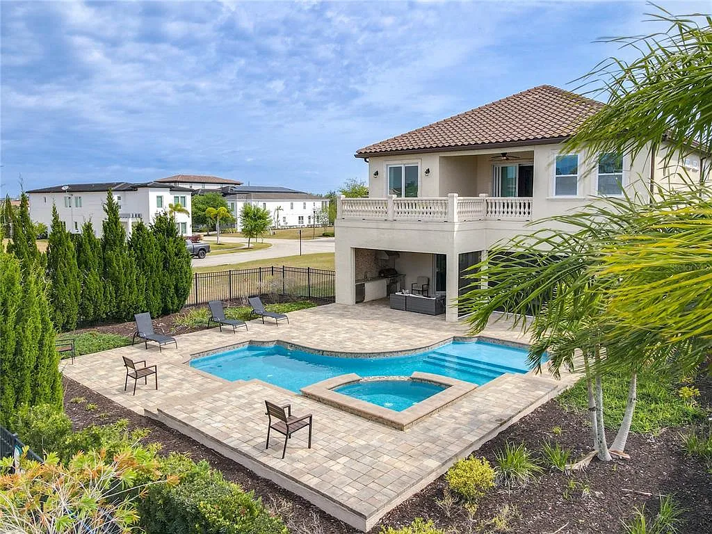 7 bed, 7.5 bath, 4353 sqft, $6,500 — Photo 3