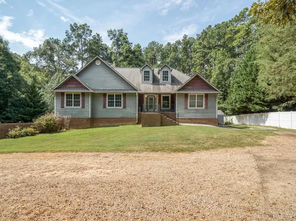 337 Acorn Dr, Clarksville, VA 23927