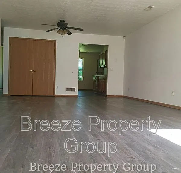 546 Breaden St — Photo 2