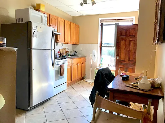 Rented by Capri Jet Realty Corp | media 4