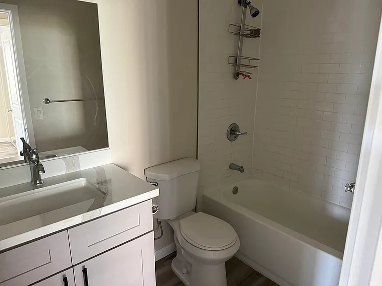 2518 England St #5 — Photo 15