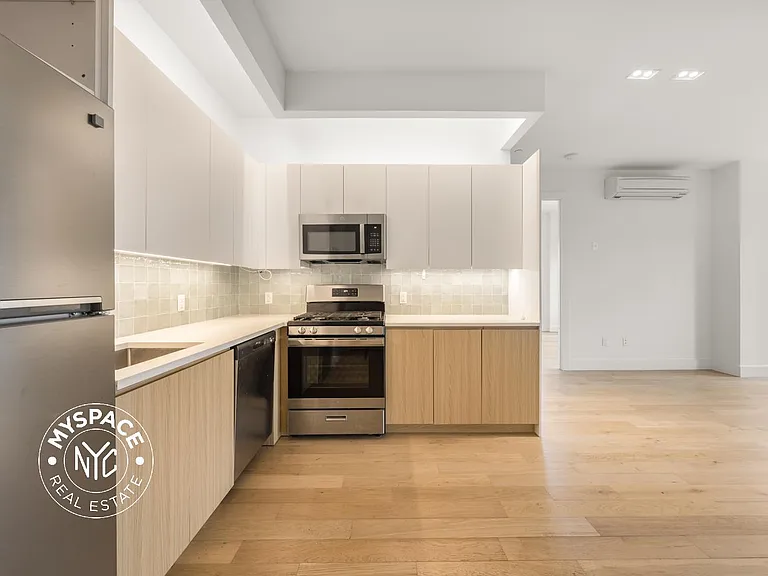 58 Vanderbilt Ave #5B — Photo 6