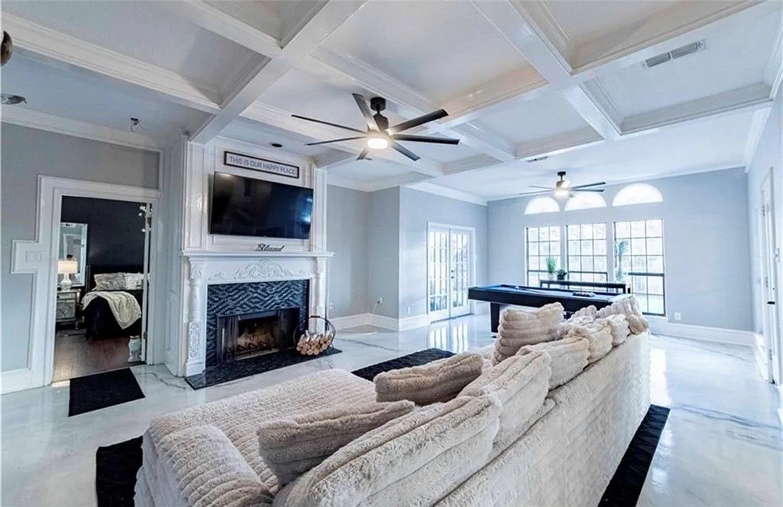 5 bed, 4.0 bath, 3802 sqft, $6,000 — Photo 3