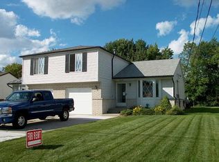 27137 Campau Ln, Harrison Township, MI