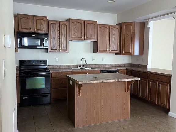 5th image of 232 Meriweather Dr