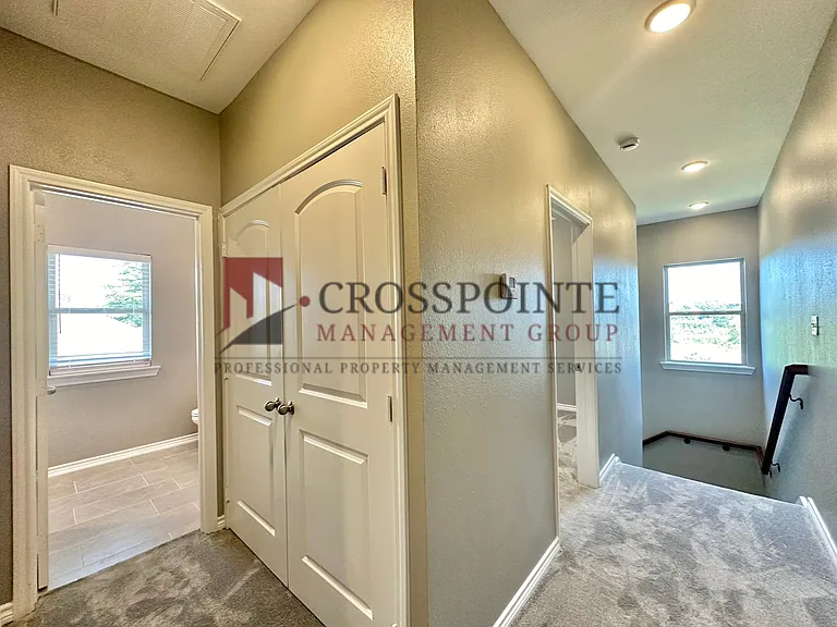 3 Bedroom 2.5 Bathroom Townhomes At Villa Rosa! Now Offering 1/2 Off First Full Months Rent! — Photo 16