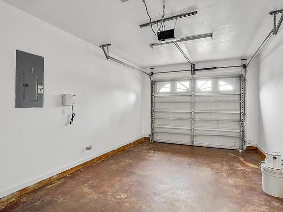 5th image of 3312 Emerson Ln