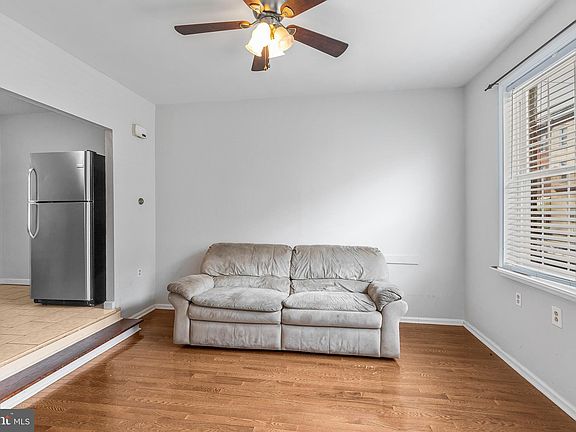 2nd image of 1006 Christian St Floor 1