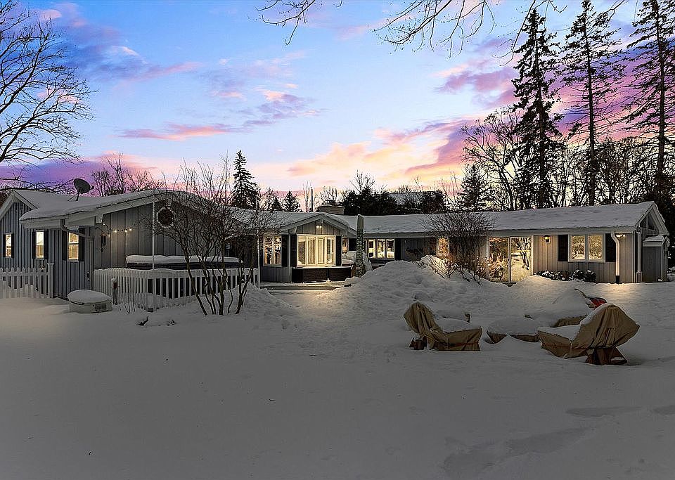 1st image of 2375 Guinevere Dr