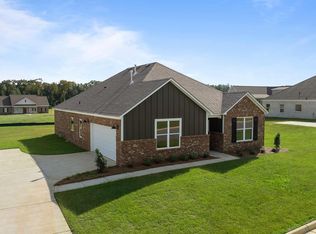 555 Golden Oaks Cir, Dothan, AL 36301