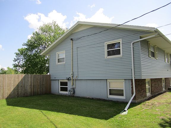 4th image of 320 W Plum St