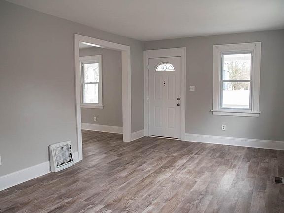 2nd image of 1365 Aster Ave