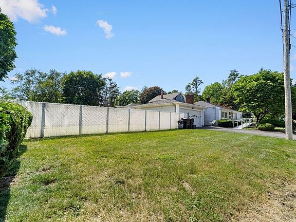 4th image of 11 Hemlock Dr