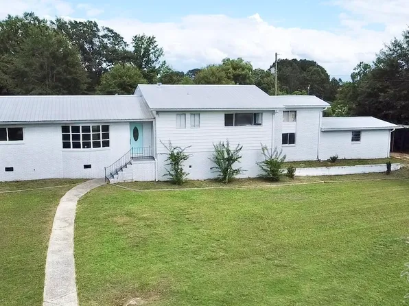 123 Dogwood Pl, Atmore, AL 36502