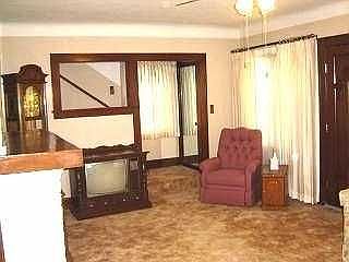 3rd image of 844 White St