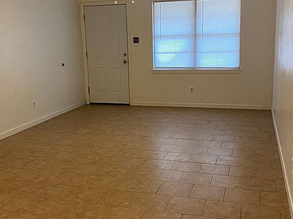 2nd image of 816 W 7th St