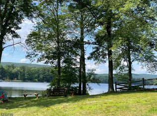 2 E Shore Dr, Newton, NJ 07860