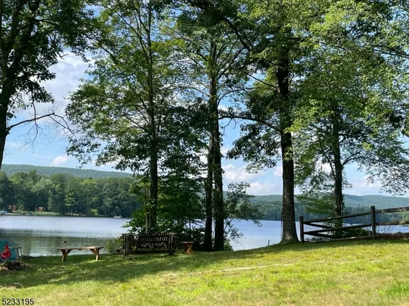 2 E Shore Dr, Hampton Twp., NJ 07860