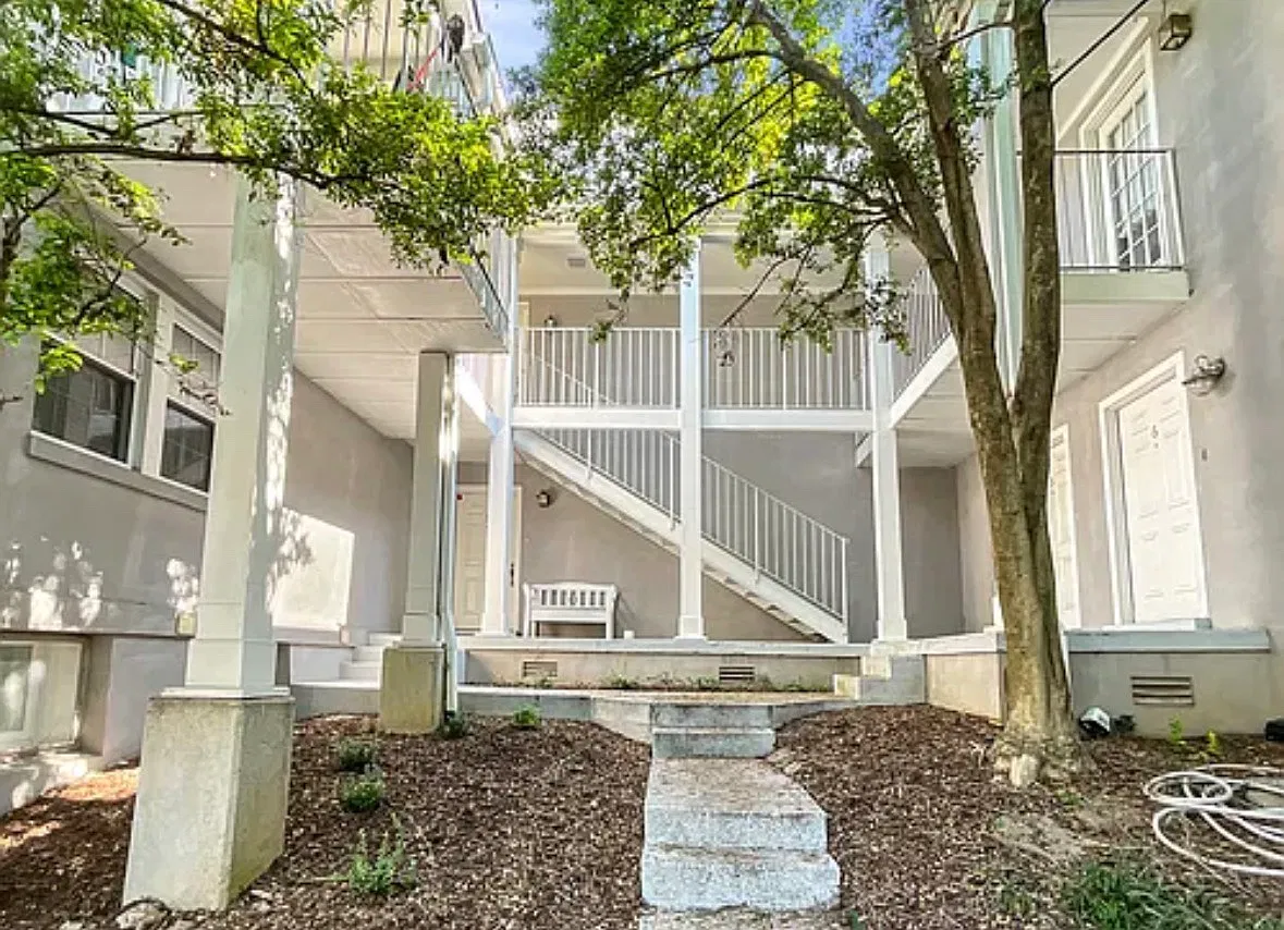 2 bed, 1.5 bath, 976 sqft, $1,800 — Photo 1