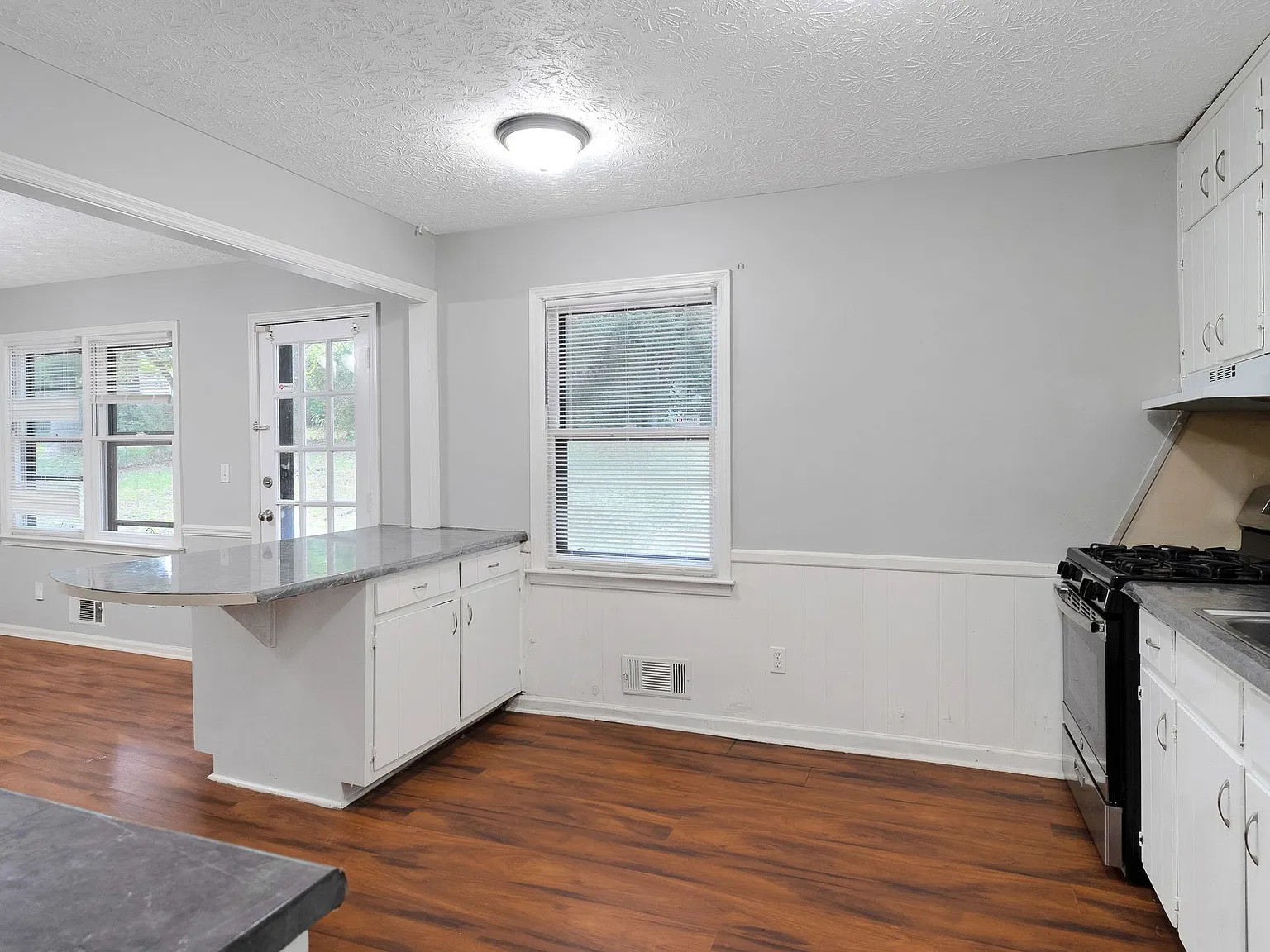 1675 Oak Ridge Way — Photo 4