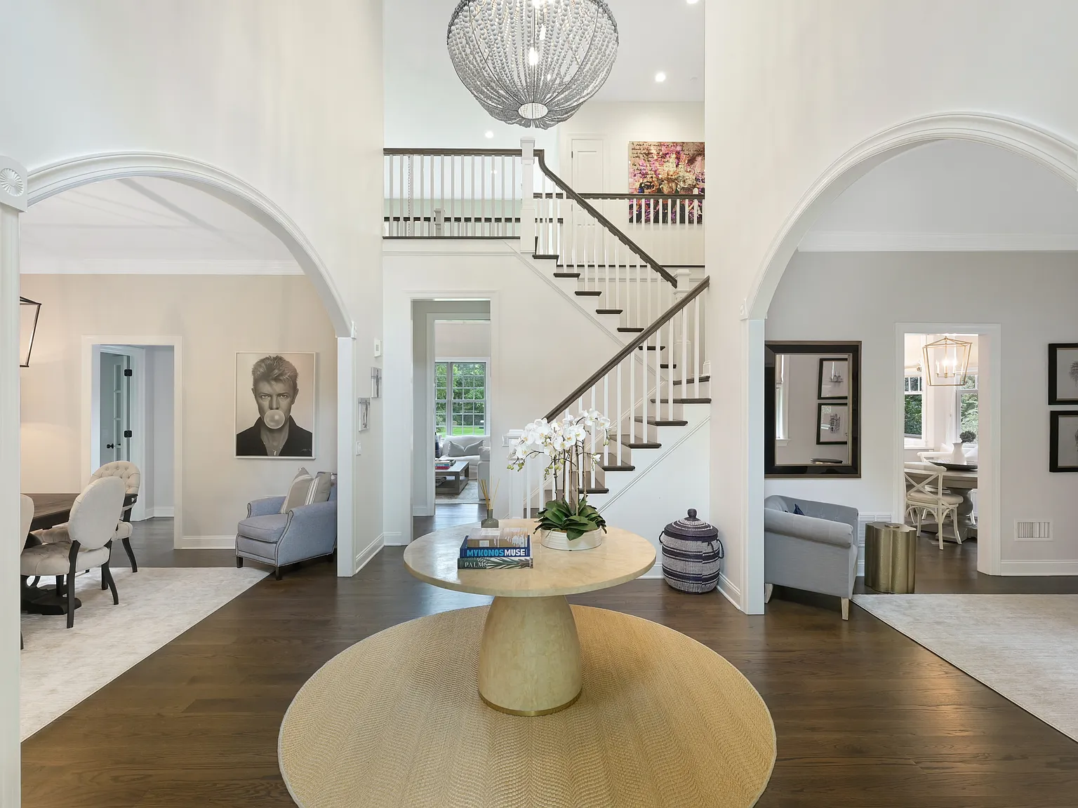 East Hampton Traditional With Great Style And Amenities — Photo 2