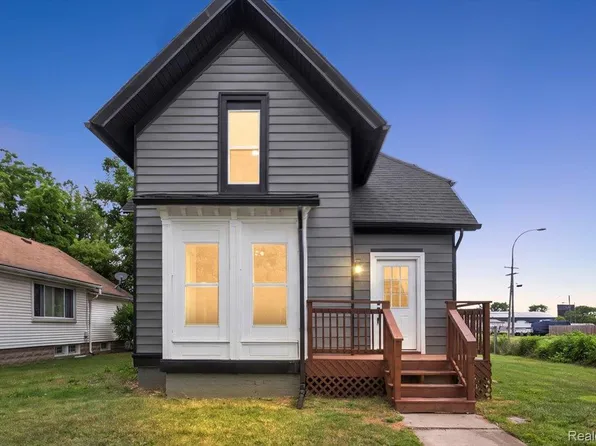 150 Robertson St, Mount Clemens, MI 48043
