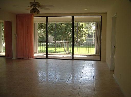 4th image of 10 SE Turtle Creek Dr #D