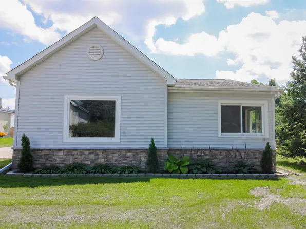 134 2nd St, Metamora, MI 48455