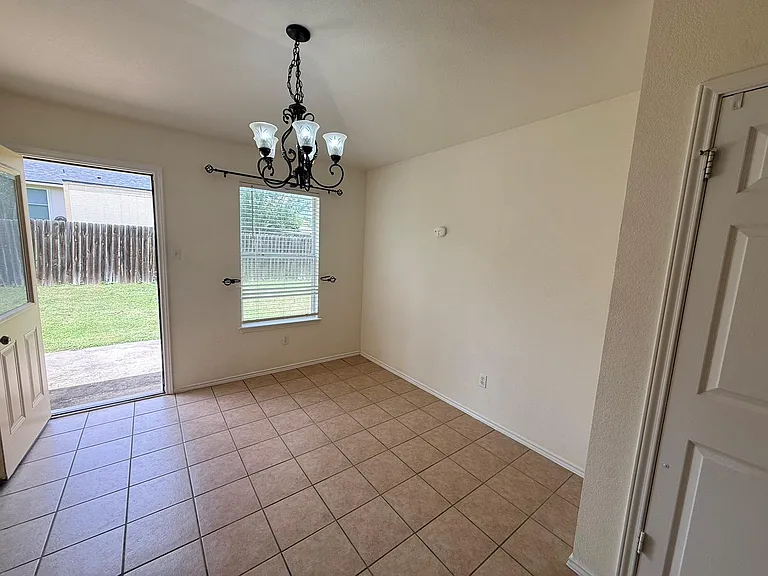 116 Spur Cv — Photo 8