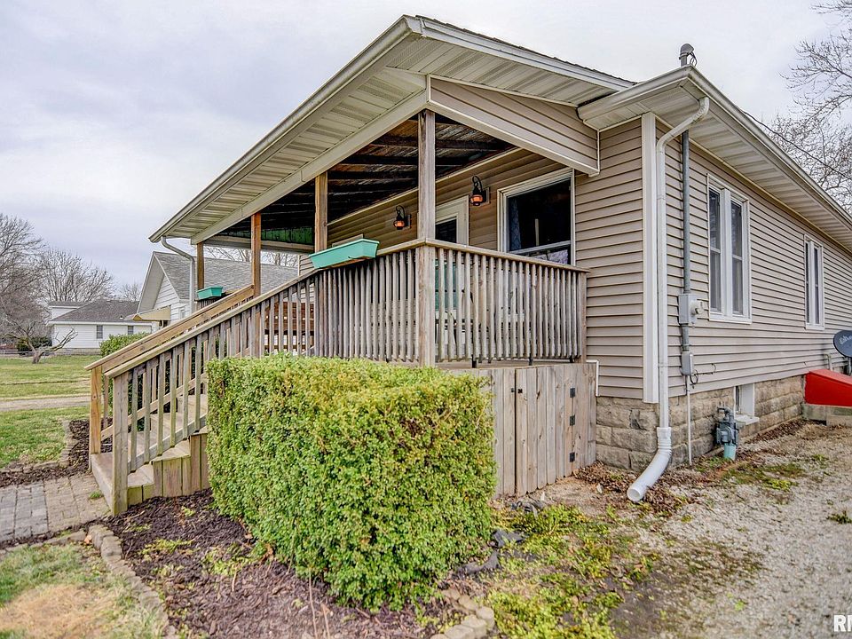 310 S Maple St, Stonington, IL 62567 Zillow