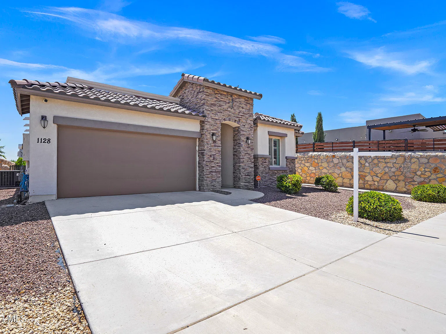 4 bed, 3.0 bath, 2102 sqft, $1,950 — Photo 3