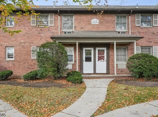 6B Lakeside Dr #6B, Millburn, NJ 07041