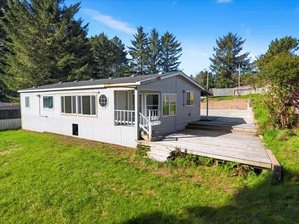 135 Clough Rd, Loleta, CA 95551