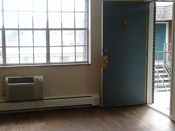 3rd image of 3401 S Marion St APT 304