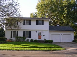 7 Baxter Pl, Jacksonville, IL 62650