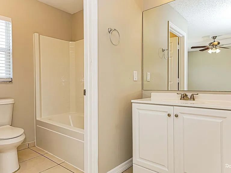 2980 N Huron Dr — Photo 12