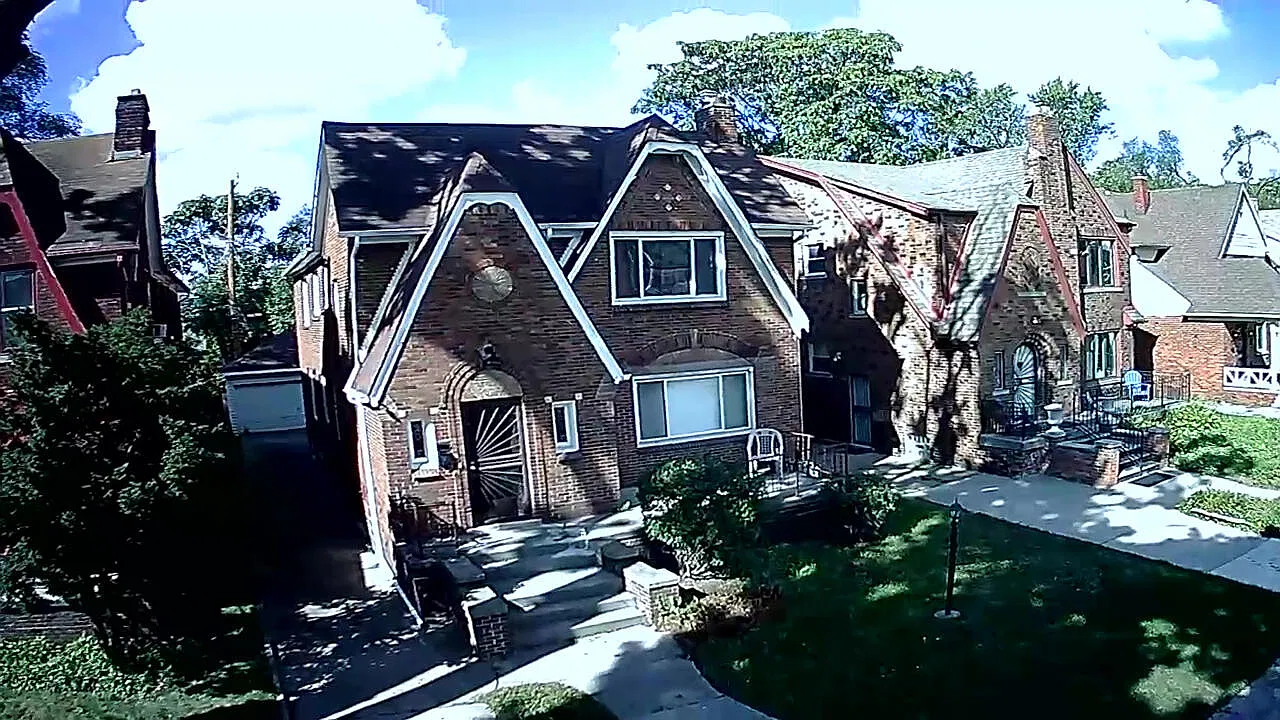 2 bed, 1.5 bath, 1205 sqft, $1,350 — Photo 2
