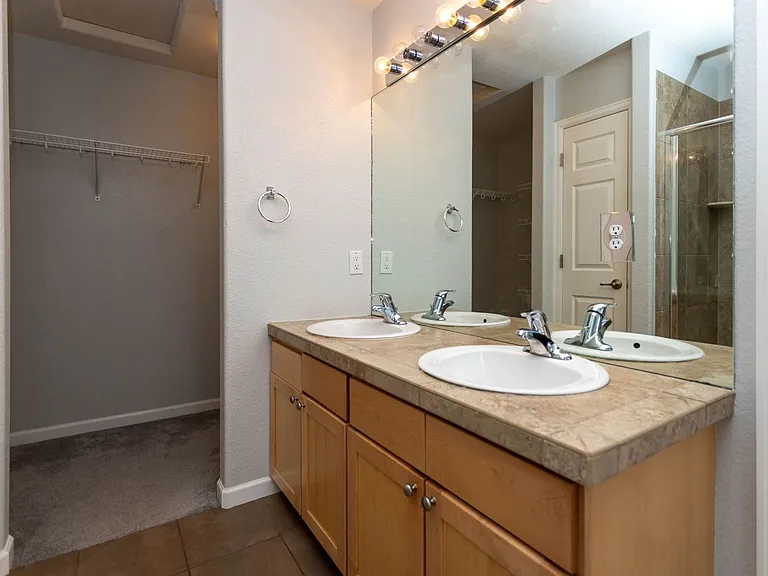 333 E Las Animas St — Photo 21