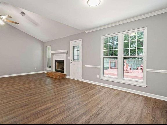 4th image of 1793 Killarney Dr SW