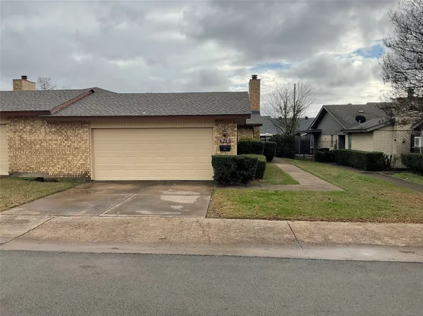 910 Harwood Rd, Bedford, TX 76021